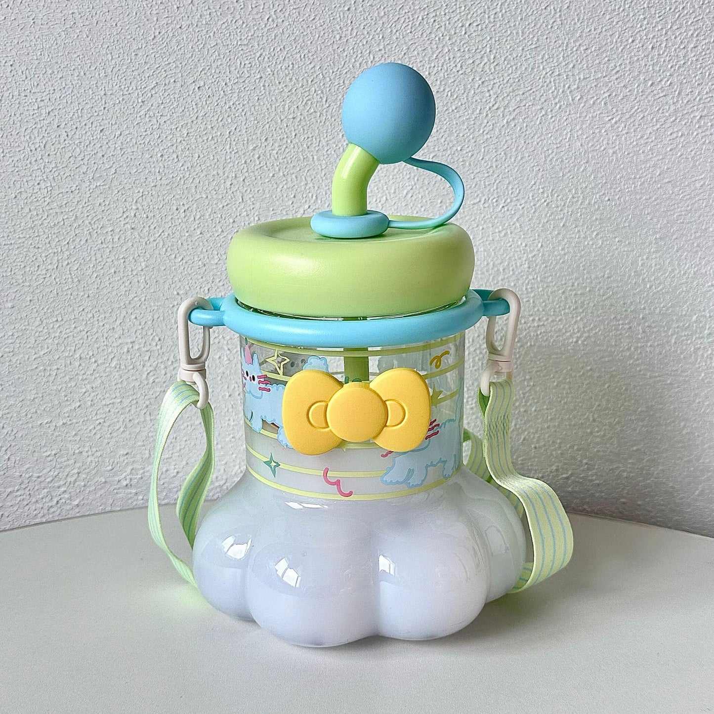 Damen Trinkflasche mit integriertem Silikontragegriff und verspieltem Design Brehn