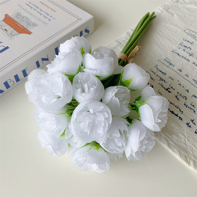 Realistische Seiden-Tulpenstrauß