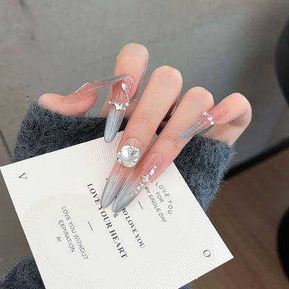 Künstlerische Stiletto Press-On Nagelkunst mit schimmernden Akzenten Brehn