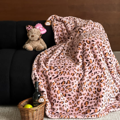 Kuscheldecke mit extraweicher Microfleece‑Qualität und dekorativem Leo‑Print