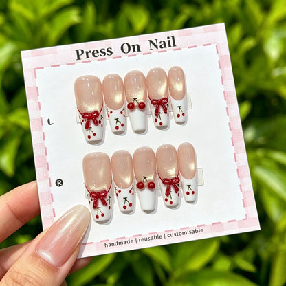 Künstlerisches Press-On Nagelset mit Kirsch- und Schleifenmotiven