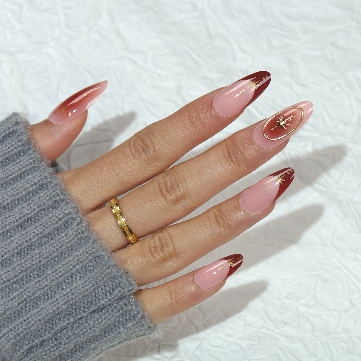 Glamouröse Stiletto Press-On Nägel mit künstlerischen Designs Brehn