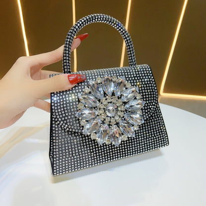 Glamouröse mit Strass besetzte Abend-Handtasche
