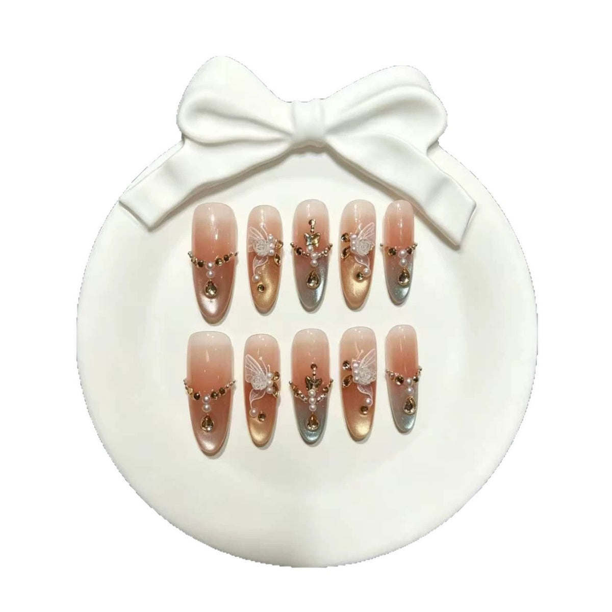 Dekorativer Press-On-Nagelset mit 3D-Elementen
