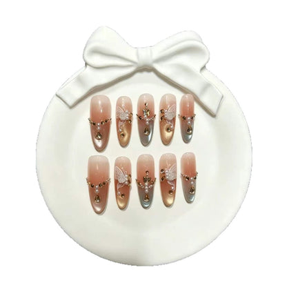 Dekorativer Press-On-Nagelset mit 3D-Elementen
