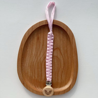 Geflochtener Baumwoll-Schnullerband mit graviertem Holz-Sicherheitsclip