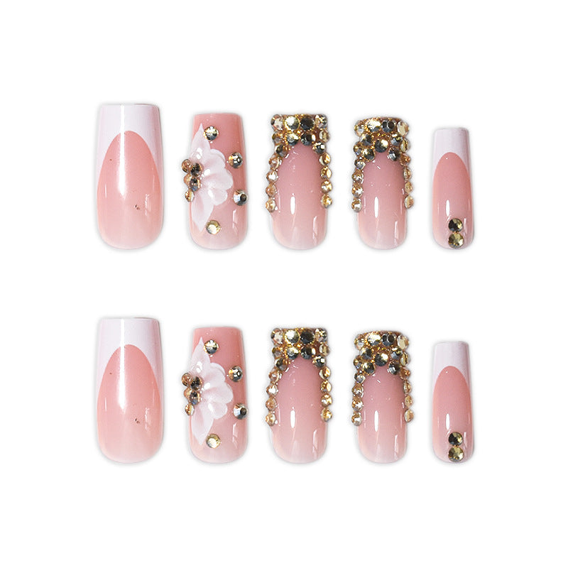 Luxuriöse mit Strass verzierte Nagelverlängerungen Brehn