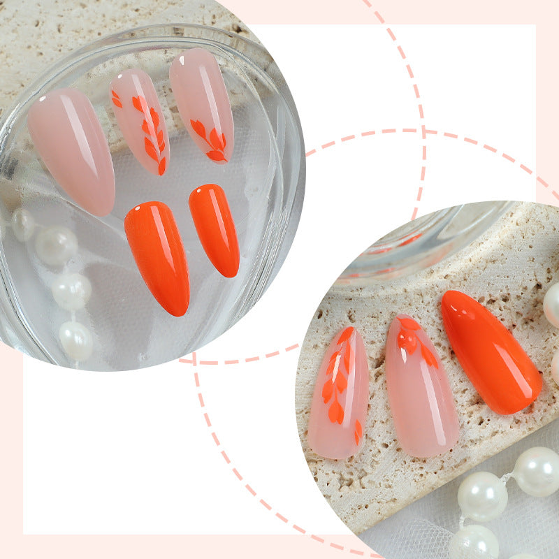 Künstlerisches Press-On Nail Set mit saisonalen floralen Designs Brehn