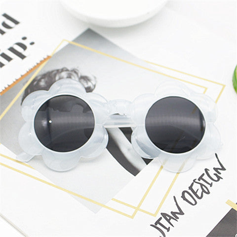Damen Sonnenbrille im verspielten Blumenmuster Brehn