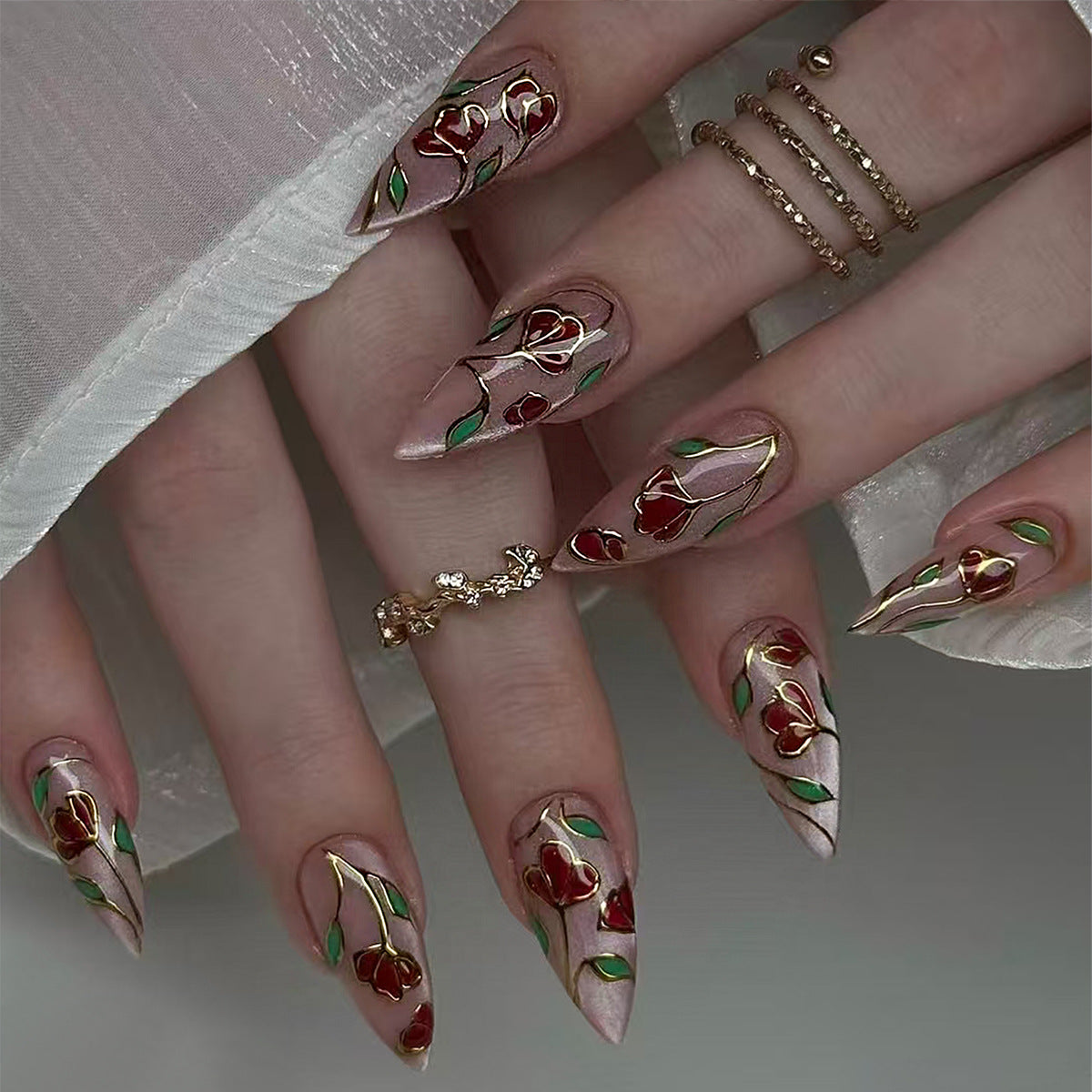 Kunstnägel mit Floralen Verzierungen Brehn