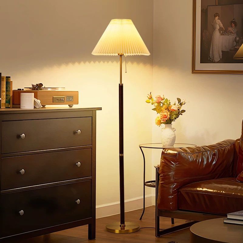 Elegante Faltenschirm Stehlampe