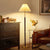 Elegante Faltenschirm Stehlampe