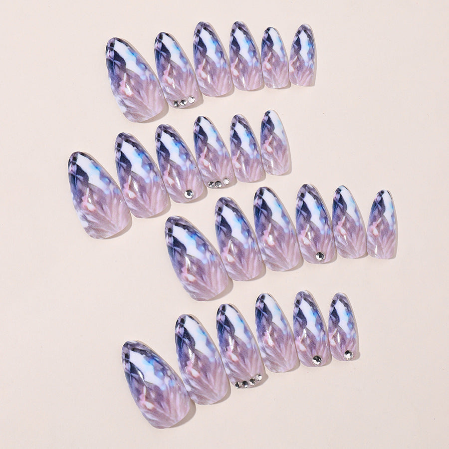 Stylisches Kunstnagelset mit glitzerndem Ombre-Effekt Brehn