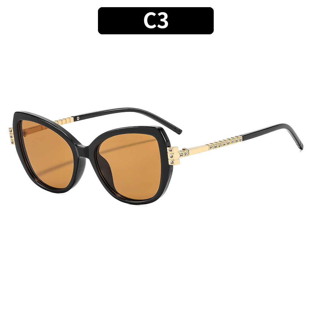 Elegante Katzenaugen-Sonnenbrille mit dekorativen goldenen Akzenten