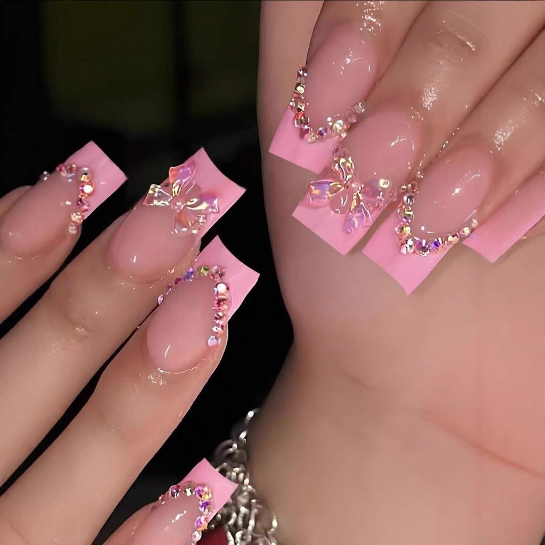 Kunstnagelset mit eleganten Verzierungen Brehn