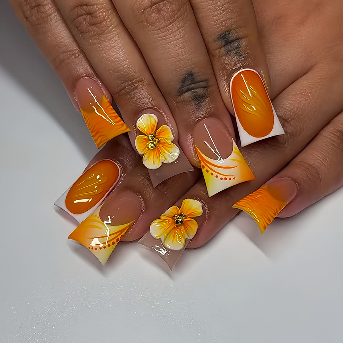 Dekorativer Press-On Nagelkunstset mit 3D-Blumenakzenten Brehn