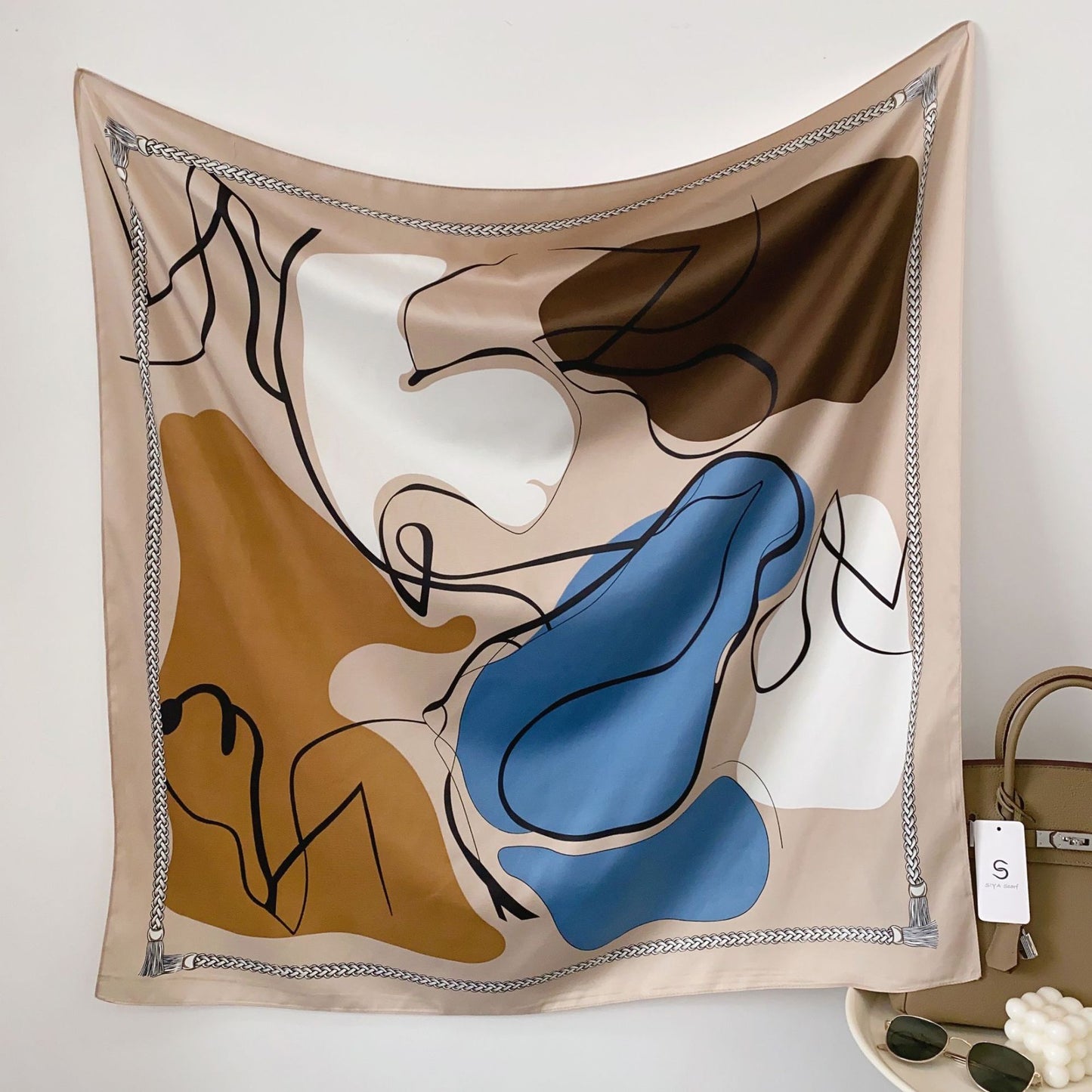 Damen Seidenschal im eleganten Botanischen Design Brehn