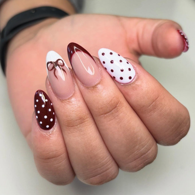 Künstlerisches Press-On-Nagelset mit Schleifen- und Punktdesign Brehn