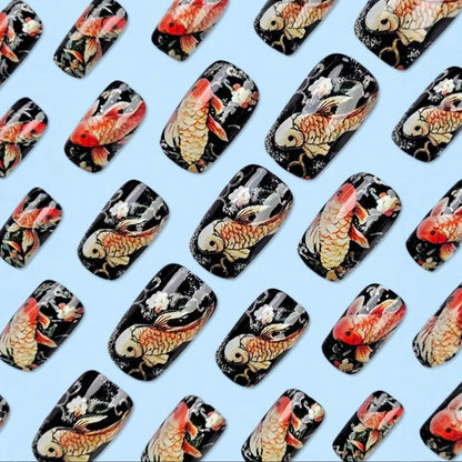 Kunstnagelset mit detaillierten Koi-Motiv Brehn