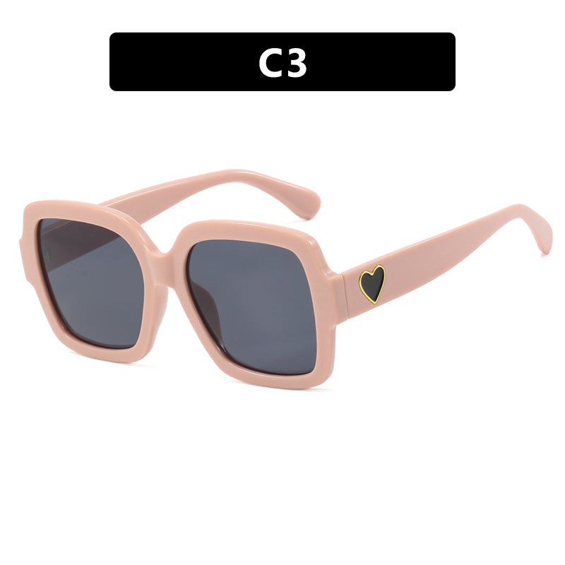Damen quadratische Sonnenbrille mit modischem Herzakzent Brehn