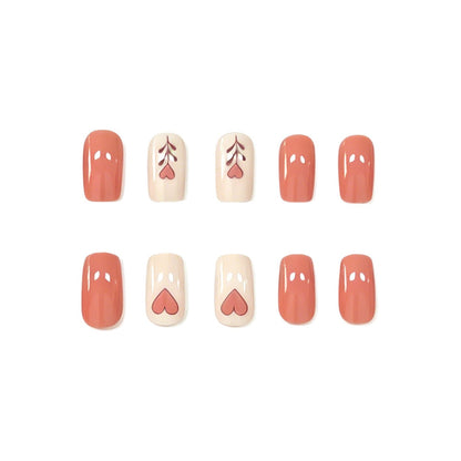 Stylische Herzmuster-Nagelkunstverbesserungen Brehn
