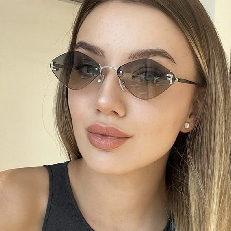 Damen geometrische Sonnenbrille im extravaganten Design mit gradienten Gläsern Brehn