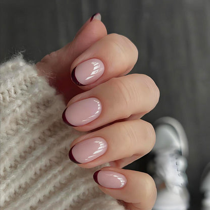 Kunstnagelset mit eleganten French-Spitzen und trendigem Design Brehn