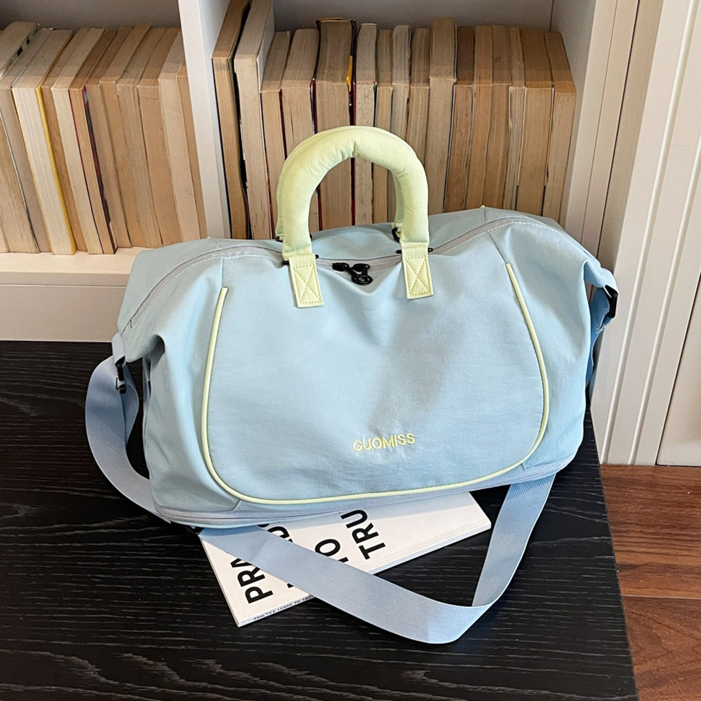 Vielseitige multifunktionale Fitness- und Reisetasche Brehn