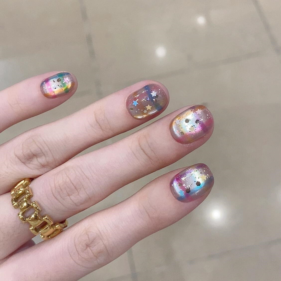 Glamouröse Kunstnägel mit Multifunktionalem Design Brehn