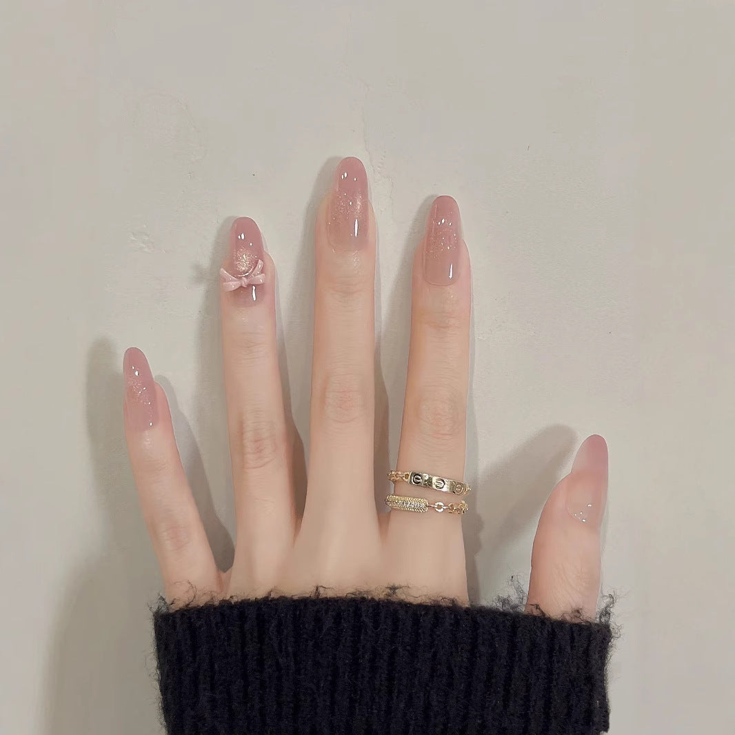 Dekoratives Nagelkunst Press-On Set mit Glitzerakzenten