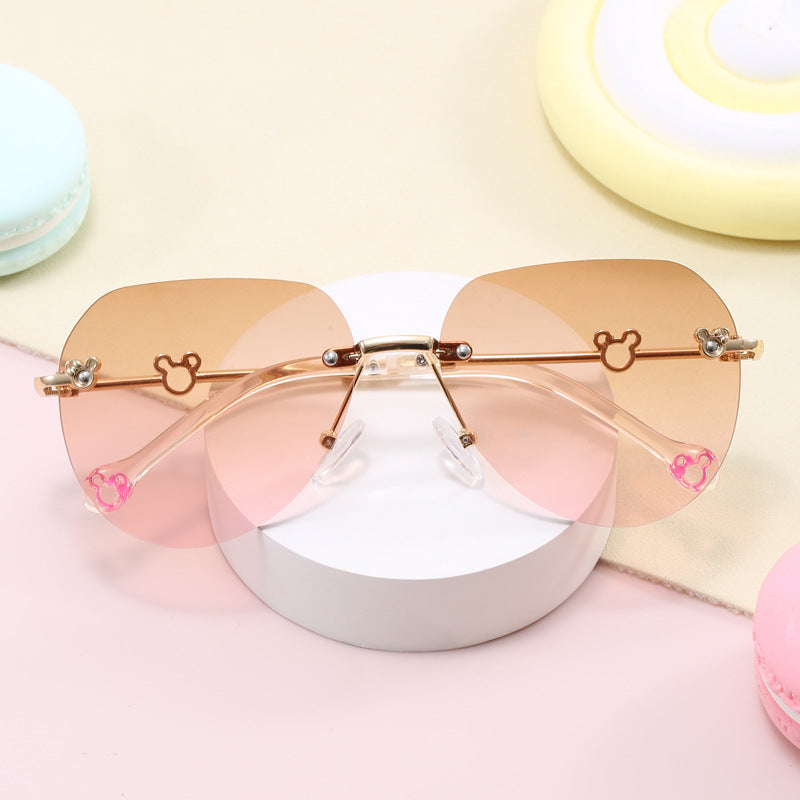 Damen leichte geometrische Sonnenbrille mit einzigartigem Rahmen und verspiegelten Gläsern Brehn