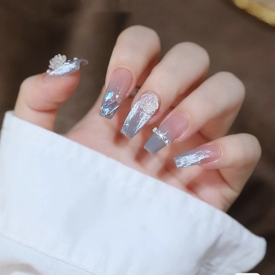 Nägel mit 3D Blüten und Glitzer Brehn