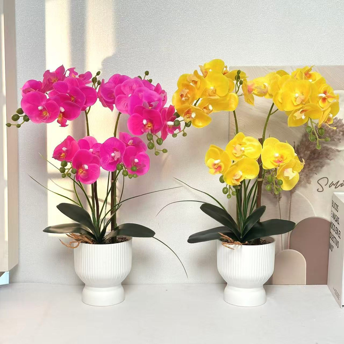 Elegante künstliche Orchideenarrangement für Tischdekoration Zuhause