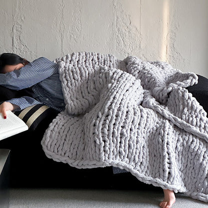 Überdimensionale Handgestrickte Grobstrick-Wohndecke aus Chenille