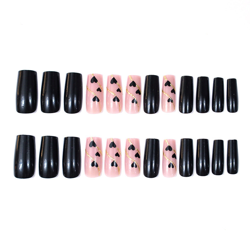 Herz-dekorierte Nagelkunst Brehn