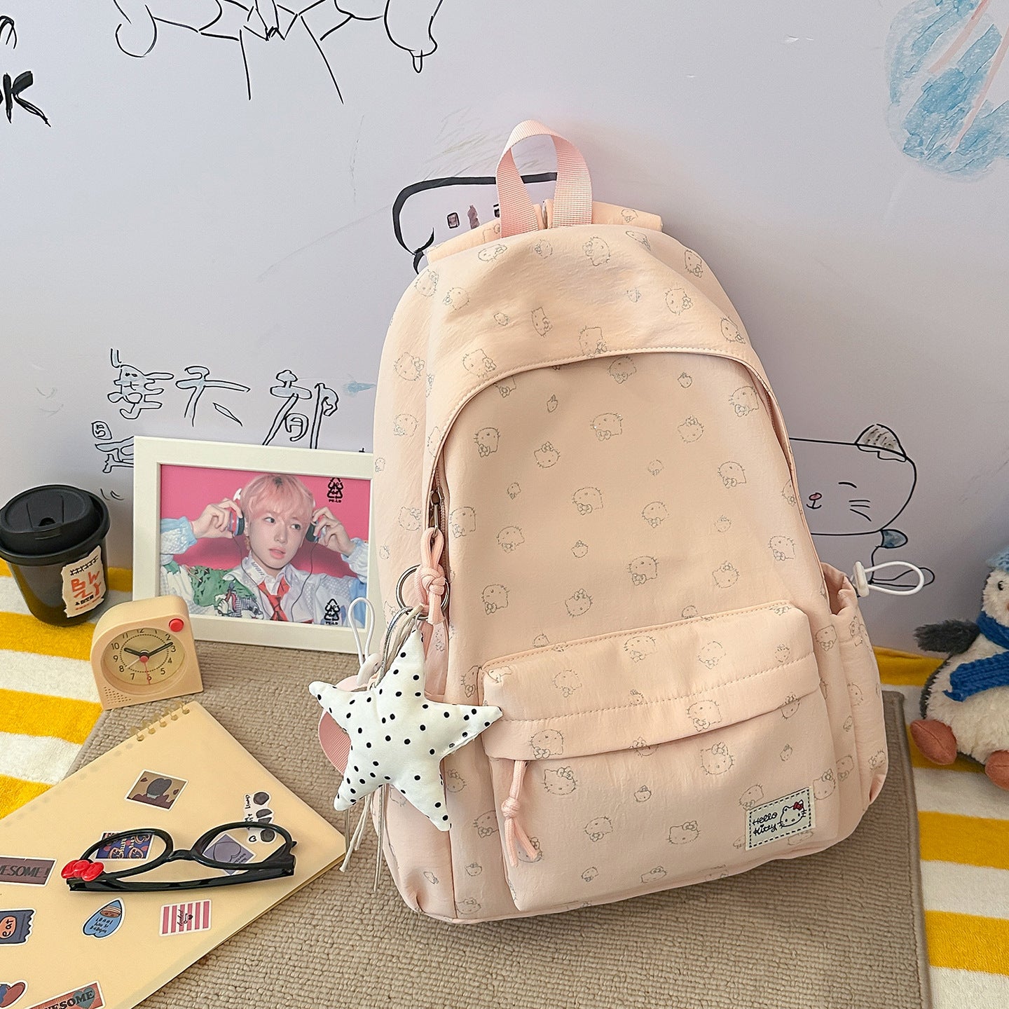 Lustiger lässiger gemusterter Schulrucksack
