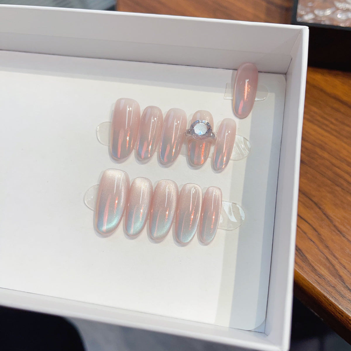 Elegantly Designed Press-On Nail Set Brehn