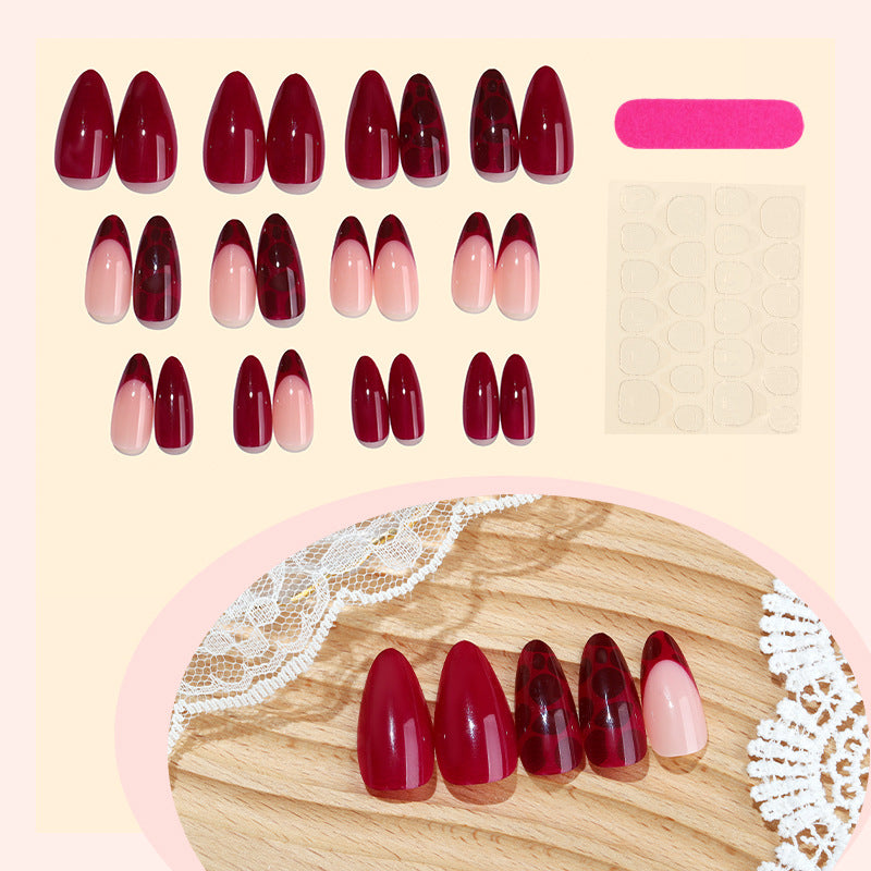 Stylisches Press-On-Nagelset mit geometrischen und gradienten Designs Brehn
