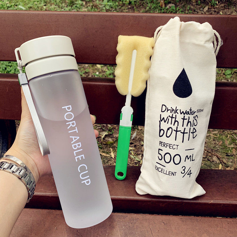 Damen tragbare Wasserflasche mit praktischem Reinigungssystem Brehn