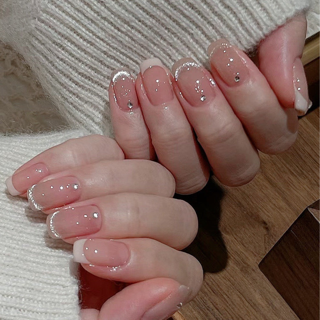 Glamouröse Kunstnägel mit Filigranen Strass-Details Brehn