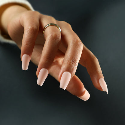Kunstvolle Nagelverlängerungen im modernen Stil Brehn
