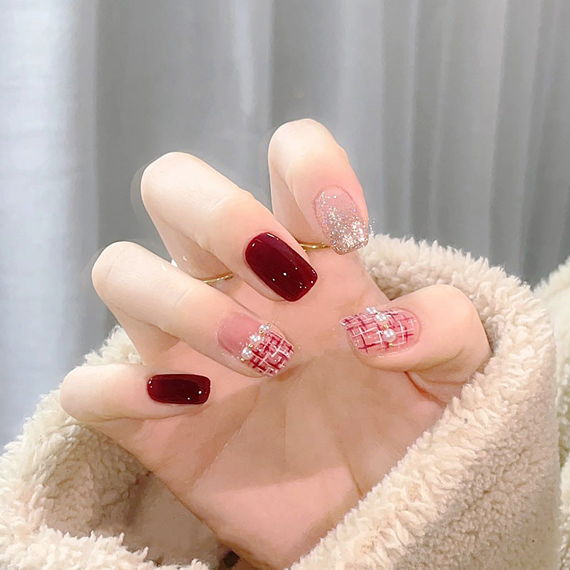 Kunstnagelset mit glamourösen Glitzer- und Texturalen Akzenten Brehn