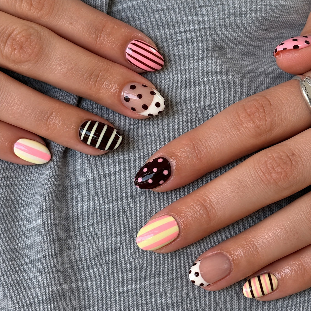 Kreatives Kunstnagelset mit verschiedenen Designs Brehn