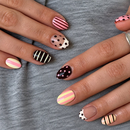 Kreatives Kunstnagelset mit verschiedenen Designs Brehn