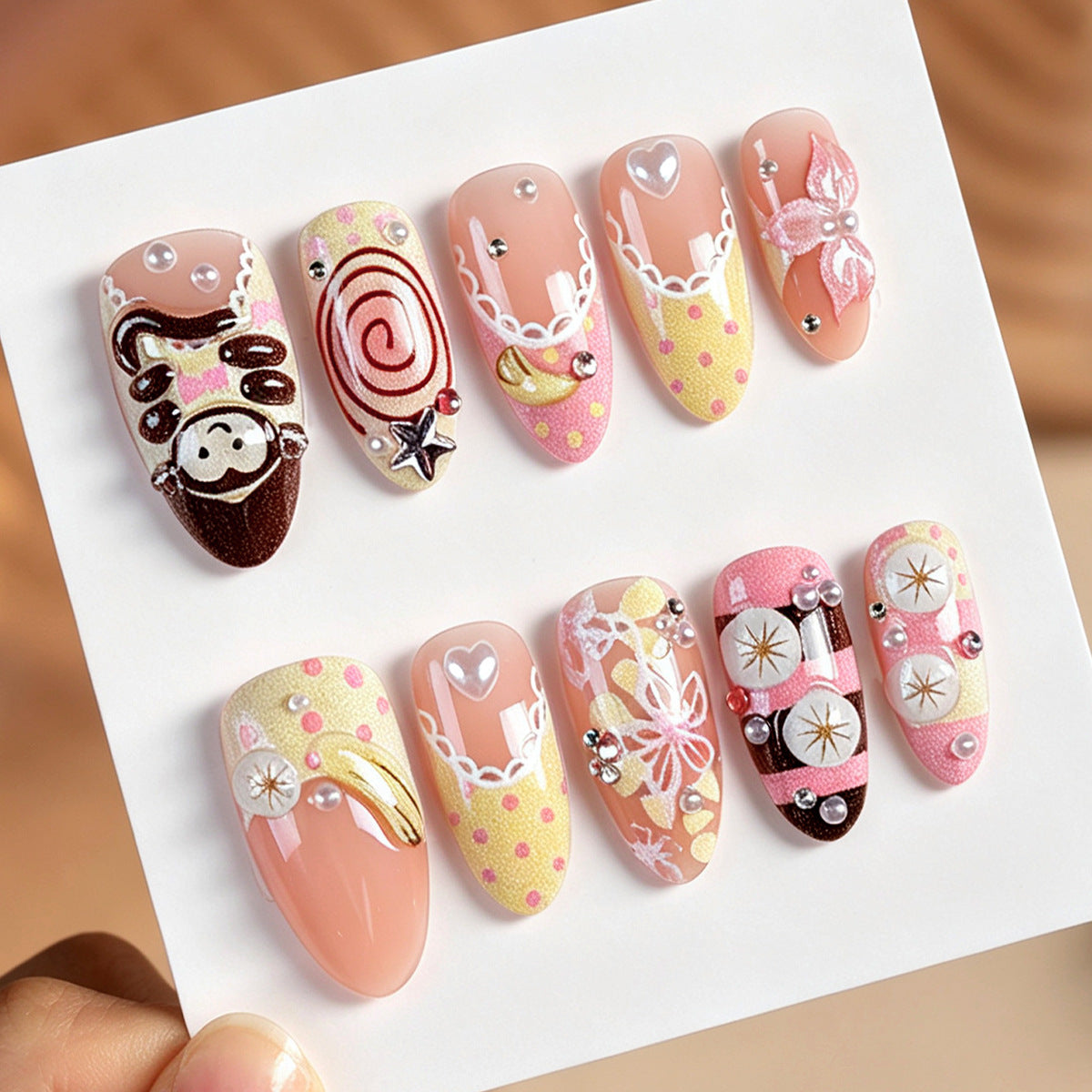 Kunstnagelset mit süßem Tier- und Dessertdesign Brehn