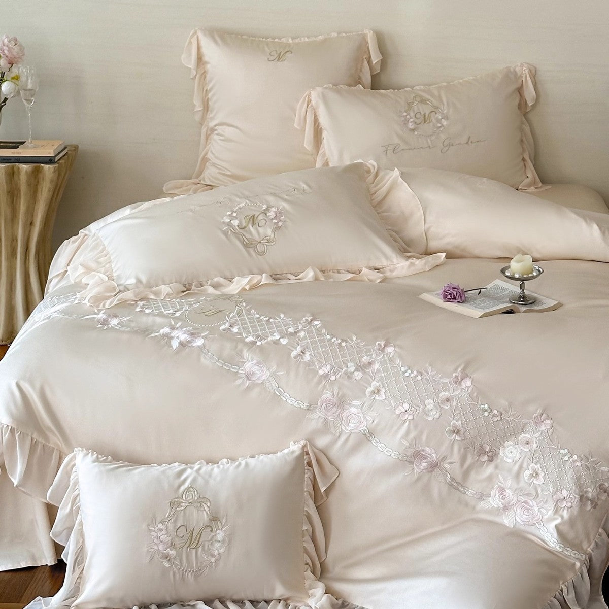 Romantisches Rüschensaum Satin-Mischung Floral Bestickte Bettwäsche Set