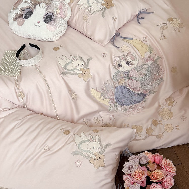 Exklusive Satin-Bettwäschegarnitur mit detailreicher Stickerei Katzen- und Mondmotiv