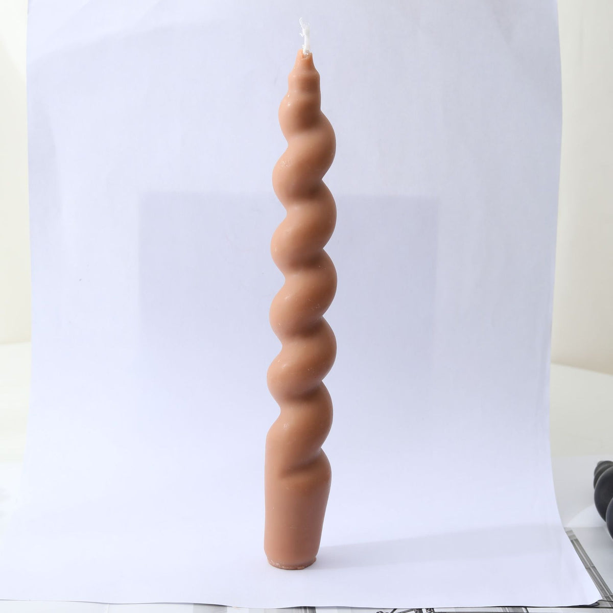 Handgegossene skulpturale Spiral-Taper-Kerze