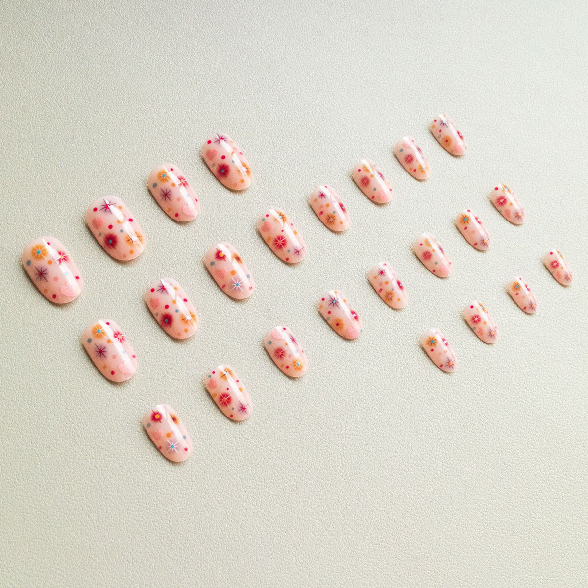 Verspielt Herz und Stern Nail Art