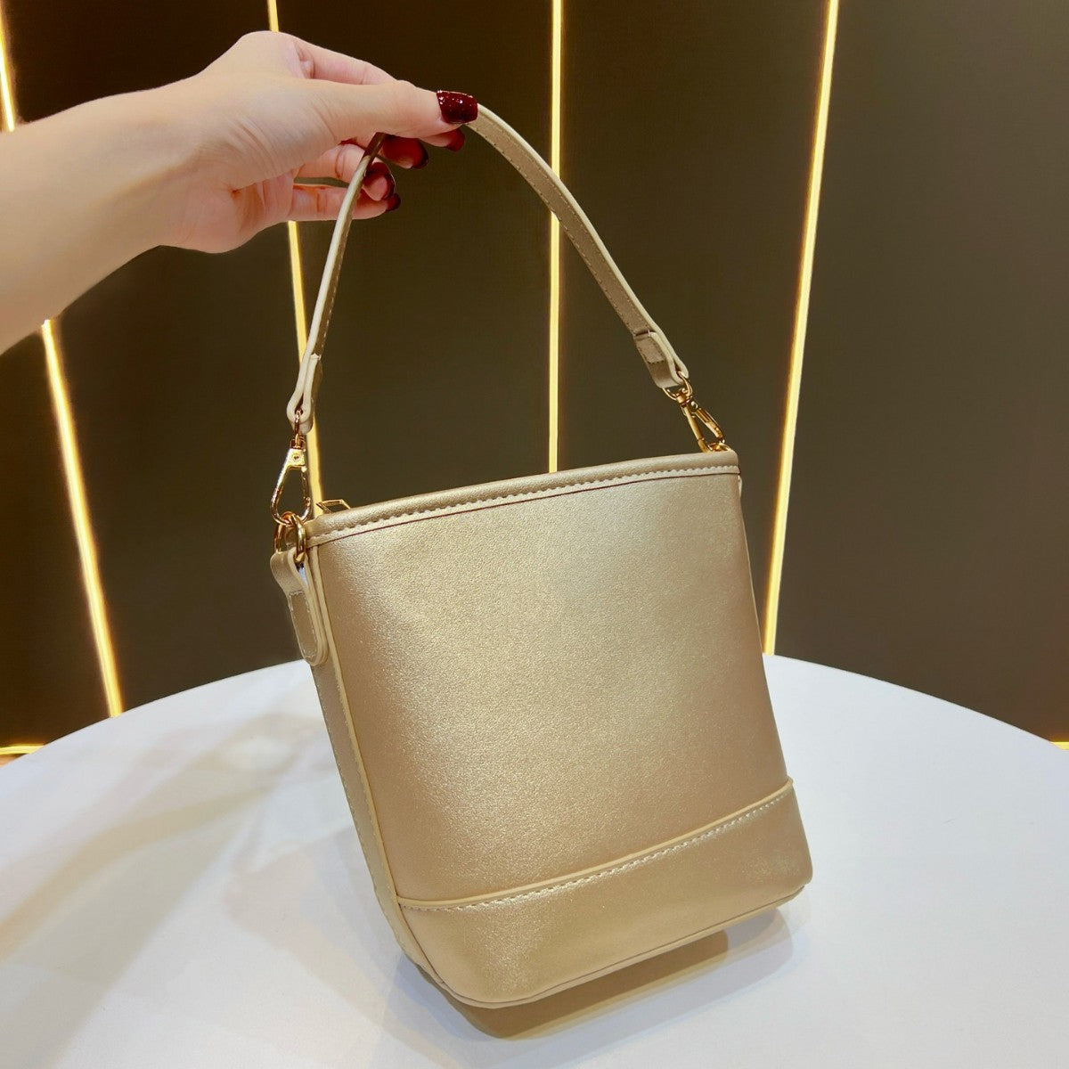 Strukturierte Handtasche